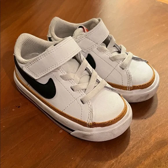 Nike Kids White and Black Sneakers with Tan Accents - Picture 3 of 3
